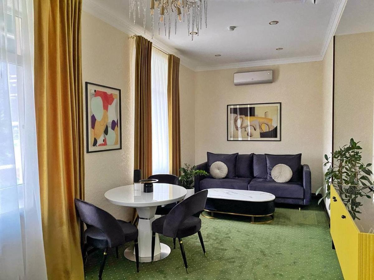 Arcadia Plaza Hotel Odessa Buitenkant foto