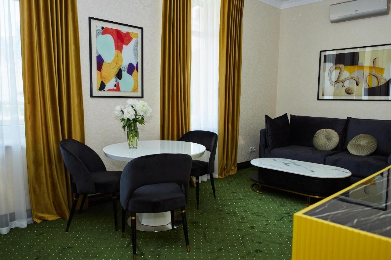 Arcadia Plaza Hotel Odessa Buitenkant foto