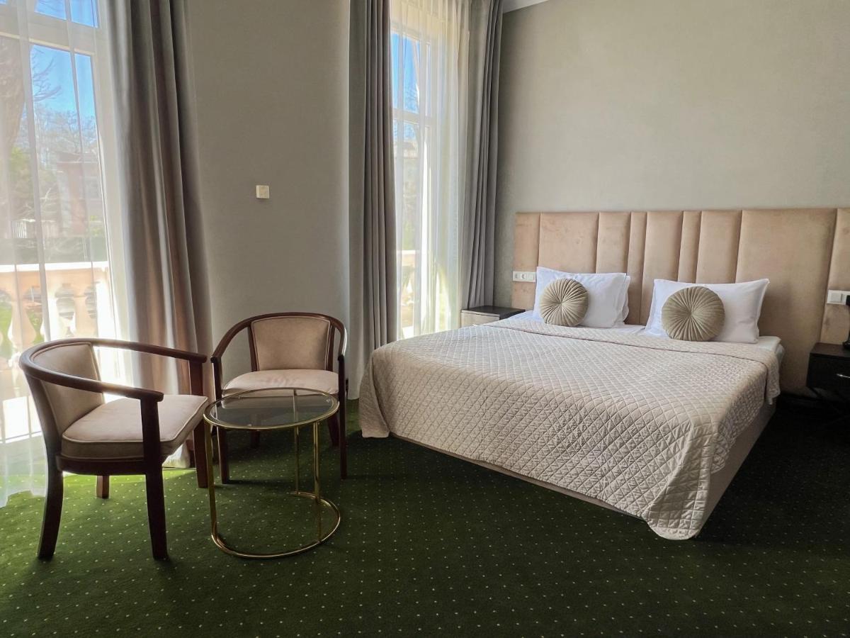 Arcadia Plaza Hotel Odessa Buitenkant foto